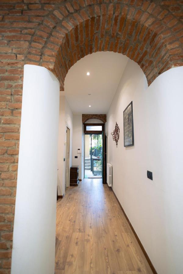 The Red Bricks Home - San Babila Area Milán Exterior foto