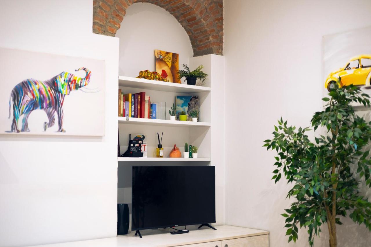 The Red Bricks Home - San Babila Area Milán Exterior foto